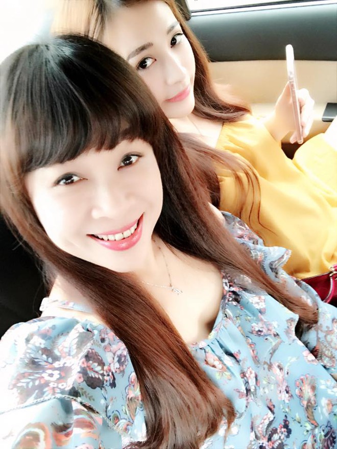 Mẹ U50 ở Lào Cai gây sốt vì đọ sắc với con gái đẹp như hoa hậu - Ảnh 2. Mẹ U50 ở Lào Cai gây sốt vì đọ sắc với con gái đẹp như hoa hậu - Ảnh 2.