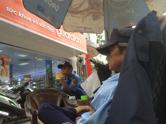 Nữ sinh Sài Gòn bị kẻ biến thái trên xe buýt đuổi đánh rách mí mắt, cha phải đưa đi khâu - Ảnh 5. Nữ sinh Sài Gòn bị kẻ biến thái trên xe buýt đuổi đánh rách mí mắt, cha phải đưa đi khâu - Ảnh 5.