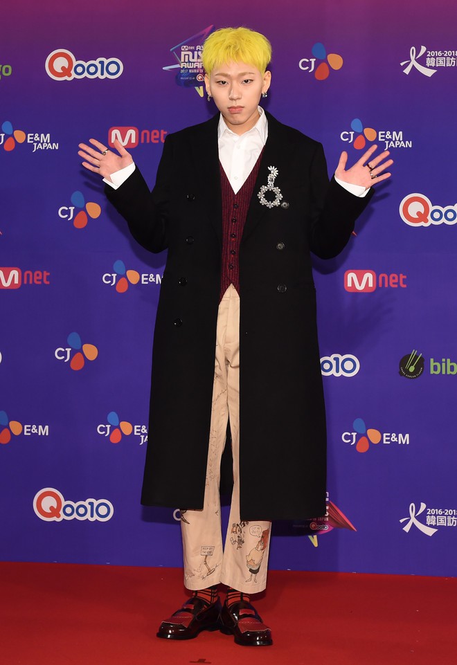 Em trai Song Joong Ki lại khiến fan xao xuyến vì xuất hiện quá đẹp trai trên thảm đỏ MAMA 2017 - Ảnh 7.