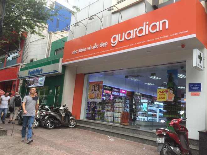 Nữ sinh Sài Gòn bị kẻ biến thái trên xe buýt đuổi đánh rách mí mắt, cha phải đưa đi khâu - Ảnh 6. Nữ sinh Sài Gòn bị kẻ biến thái trên xe buýt đuổi đánh rách mí mắt, cha phải đưa đi khâu - Ảnh 6.