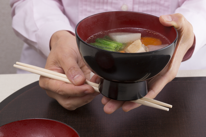 10 quy tắc ăn uống của người Nhật: cần tránh mắc phải kẻo bị coi là mất lịch sự - Ảnh 6.