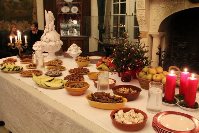 Đi vòng quanh thế giới xem mọi người ăn gì vào bữa tối Giáng Sinh - Ảnh 9.