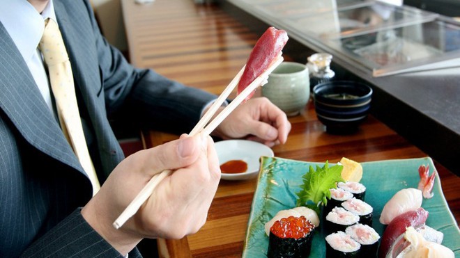 10 quy tắc ăn uống của người Nhật: cần tránh mắc phải kẻo bị coi là mất lịch sự - Ảnh 10.