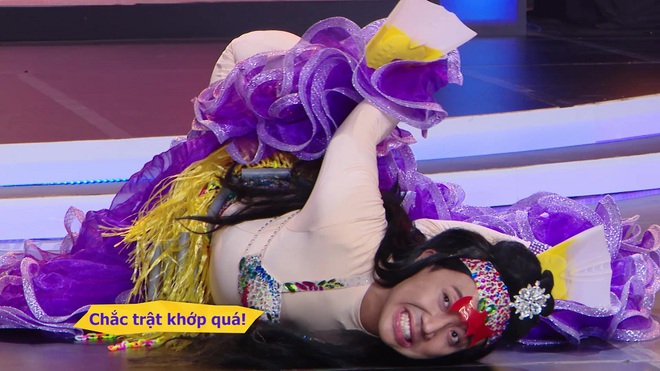 Trấn Th&agrave;nh h&oacute;a vũ c&ocirc;ng m&uacute;a bụng để lộ v&ograve;ng 2 đồ sộ - Ảnh 2.