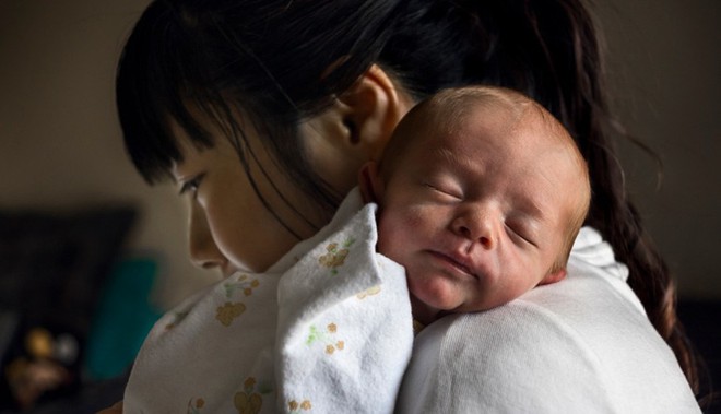B&aacute;c sĩ l&yacute; giải: V&igrave; sao c&oacute; người vượt qua trầm cảm sau sinh, c&oacute; người lại s&aacute;t hại con đau l&ograve;ng đến vậy? - Ảnh 2.