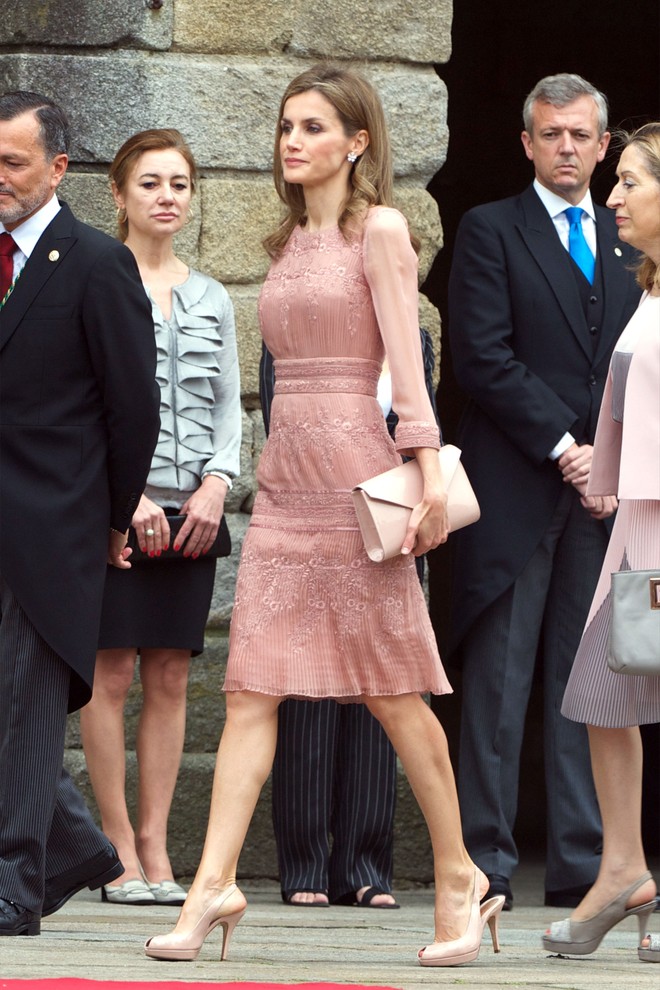 Vương quốc Anh có công nương Kate thì Tây Ban Nha có hoàng hậu Letizia, mặc đơn giản mà vẫn đẹp rạng ngời - Ảnh 16.