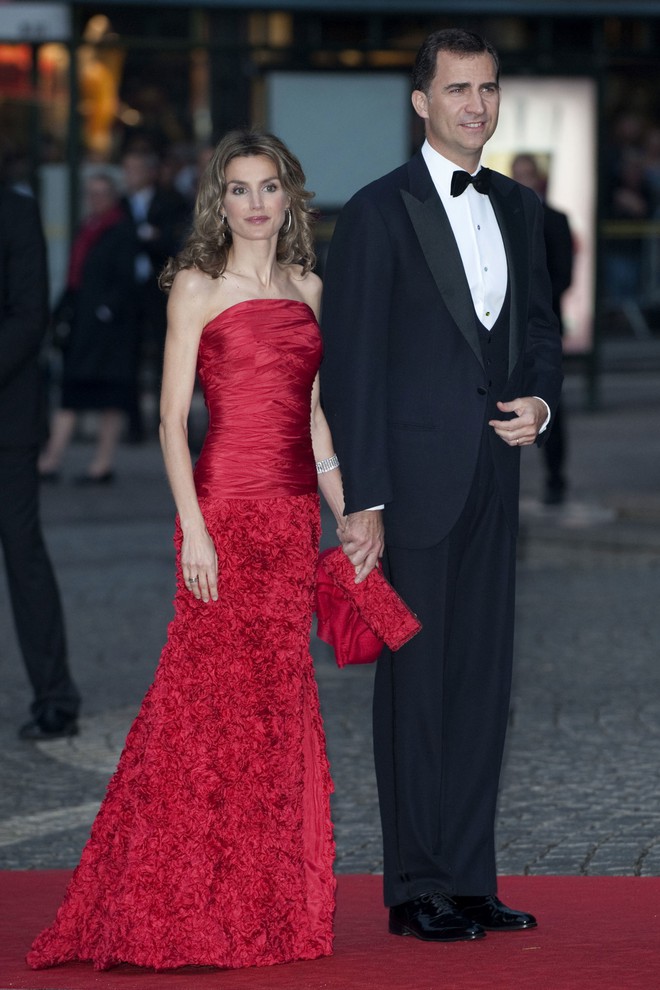 Vương quốc Anh có công nương Kate thì Tây Ban Nha có hoàng hậu Letizia, mặc đơn giản mà vẫn đẹp rạng ngời - Ảnh 24.