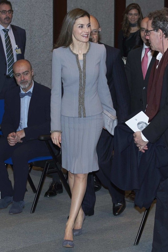 Vương quốc Anh có công nương Kate thì Tây Ban Nha có hoàng hậu Letizia, mặc đơn giản mà vẫn đẹp rạng ngời - Ảnh 6.