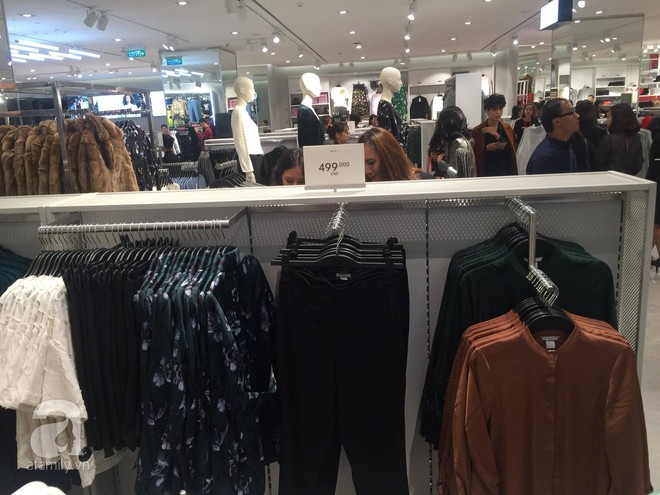 H&M mở store đầu tiên tại Hà Nội: Đồ người lớn rẻ đẹp, đồ trẻ em còn được mua 2 tặng 1 - Ảnh 3.