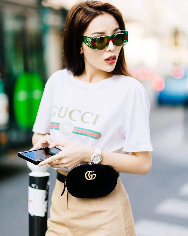 Chiếc túi nhỏ bé lại đang là món đồ đụng hàng lia lịa trong street style của phái đẹp Việt - Ảnh 12.