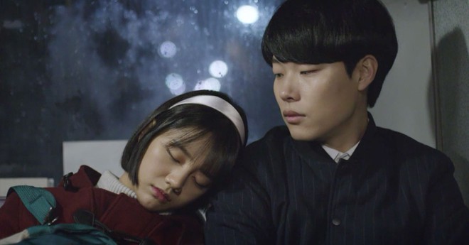 Cặp đôi Reply 1988 Hyeri và Ryu Jun Yeol bị bắt gặp đang hẹn hò - Ảnh 12.