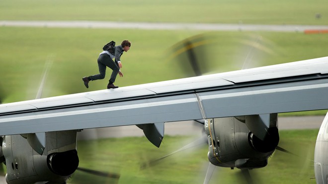 Tom Cruise v&agrave; những lần lăn xả khiến kh&aacute;n giả phục s&aacute;t đất - Ảnh 7.