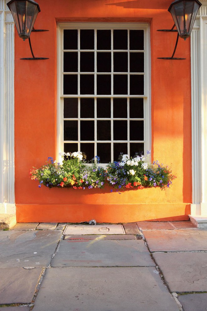 Trang trí cửa sổ xinh lung linh với cách tạo hộp hoa treo đầy hương thơm, màu sắc - Ảnh 6.