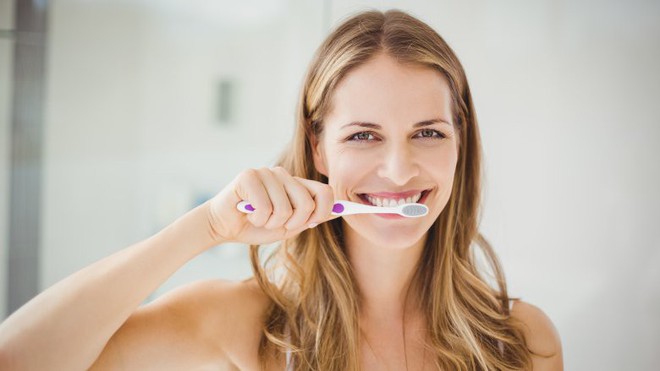 6 sai lầm có thể bạn vô tình mắc phải và âm thầm hủy hoại hàm răng của mình hàng ngày - Ảnh 1.
