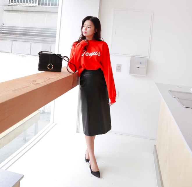 Lên đồ ấm áp cho ngày trời lạnh tăng cường với 4 kiểu chân váy chuyên dụng của mùa đông - Ảnh 10. Lên đồ ấm áp cho ngày trời lạnh tăng cường với 4 kiểu chân váy chuyên dụng của mùa đông - Ảnh 10.