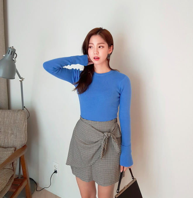 Lên đồ ấm áp cho ngày trời lạnh tăng cường với 4 kiểu chân váy chuyên dụng của mùa đông - Ảnh 16. Lên đồ ấm áp cho ngày trời lạnh tăng cường với 4 kiểu chân váy chuyên dụng của mùa đông - Ảnh 16.
