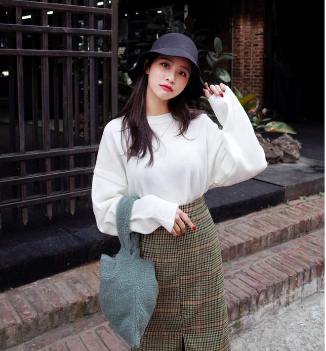 Đâu chỉ mỗi áo khoác, váy và quần kẻ cũng đang hot chẳng kém chút nào - Ảnh 4. Đâu chỉ mỗi áo khoác, váy và quần kẻ cũng đang hot chẳng kém chút nào - Ảnh 4.