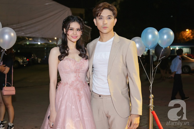 Trương Quỳnh Anh tình cảm quấn quít bên Tim không rời - Ảnh 1. Trương Quỳnh Anh tình cảm quấn quít bên Tim không rời - Ảnh 1.