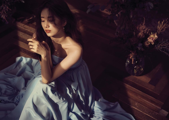 Bạn gái Lee Min Ho đẹp mơ màng như nàng thơ trên tạp chí - Ảnh 1.