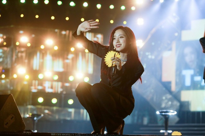 Fan Việt đội mưa hơn 5 tiếng chờ xem concert T-ara tại Việt Nam - Ảnh 15.