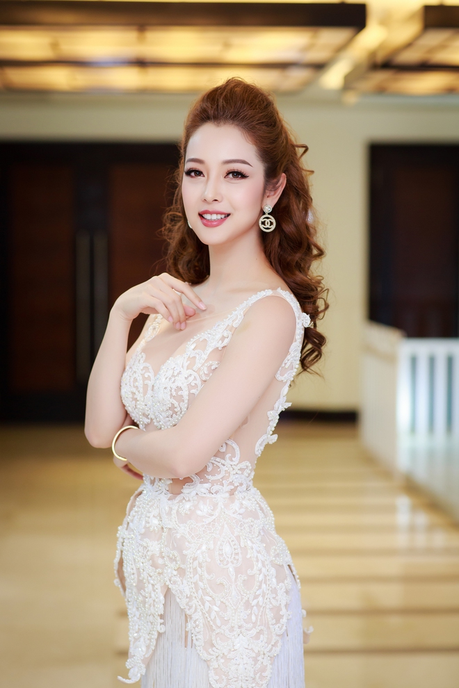 Hoa hậu 3 con Jennifer Phạm đốt mắt người nhìn với thân hình nóng bỏng - Ảnh 3.