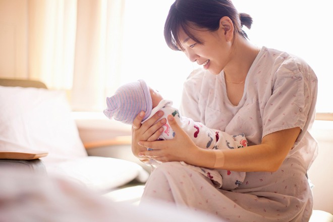 Mẹ bầu sắp sinh phải biết: Trợ cấp thai sản từ ngày 1/7/2017 sẽ tăng bất ngờ - Ảnh 2.