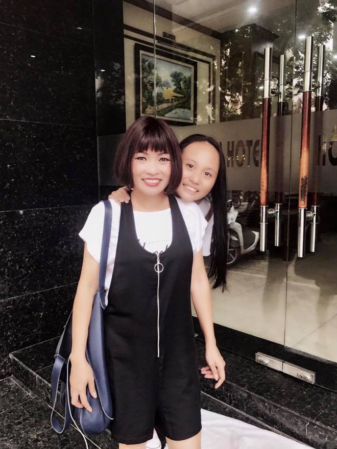 Con gái Phương Thanh lớn phổng phao xuất hiện cùng mẹ tại Hà Nội - Ảnh 1.