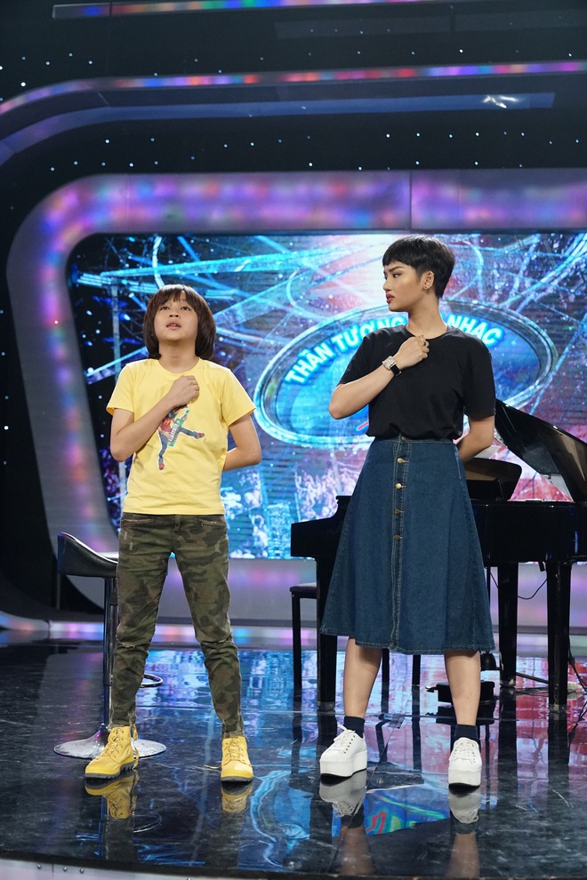 Miu Lê nhảy nhót, phấn khích ngồi bệt xuống sàn vì thí sinh Idol Kids - Ảnh 9. Miu Lê nhảy nhót, phấn khích ngồi bệt xuống sàn vì thí sinh Idol Kids - Ảnh 9.