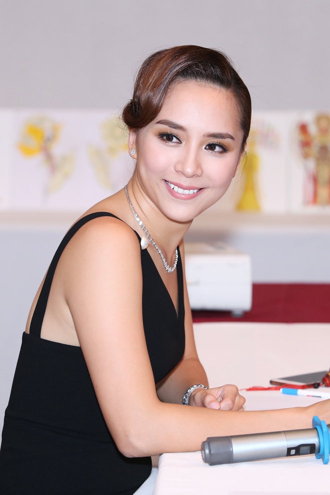Lộ diện trang phục dân tộc Việt Nam tại đấu trường nhan sắc Hoa hậu Hoàn vũ 2017 - Ảnh 9.