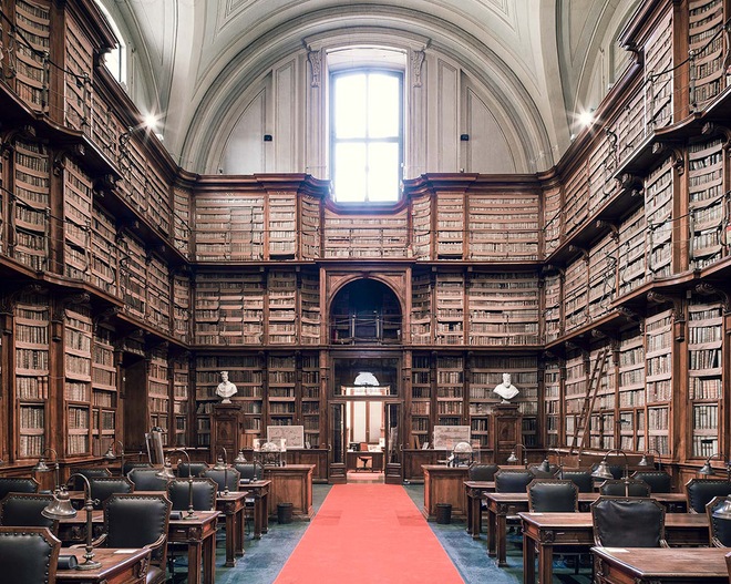 Ghé thăm những thư viện đẹp lung linh huyền bí như lâu đài trong truyện cổ tích - Ảnh 10.