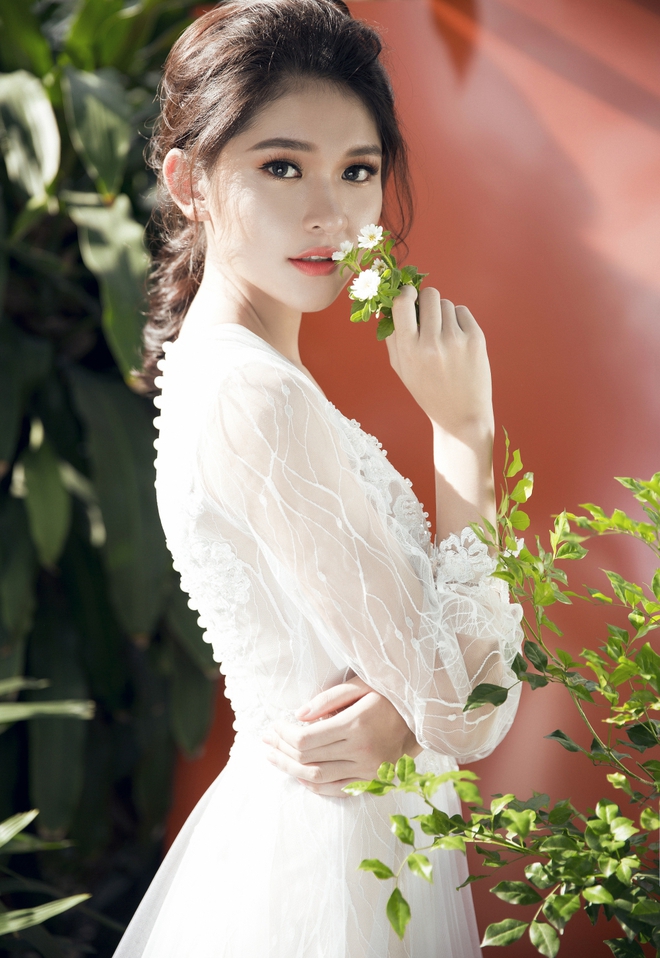 Á hậu Thùy Dung như nàng công chúa yêu kiều trong loạt váy trắng tinh - Ảnh 3.