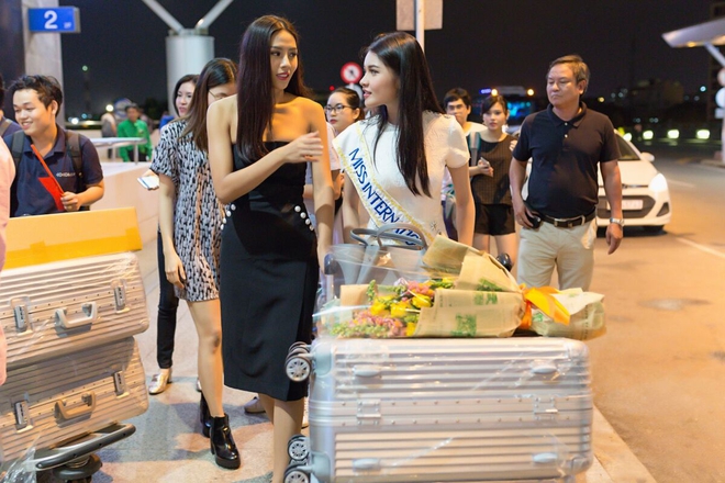 Á hậu Thùy Dung mang 10 kiện hành lý nặng 140kg lên đường dự thi Hoa hậu Quốc tế - Ảnh 6.