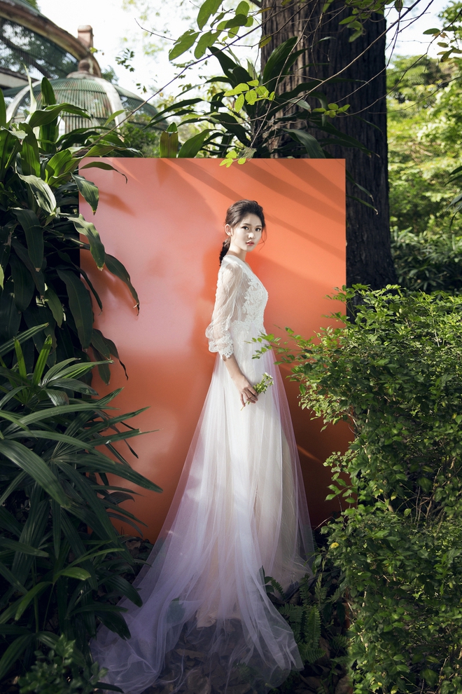 Á hậu Thùy Dung như nàng công chúa yêu kiều trong loạt váy trắng tinh - Ảnh 4.