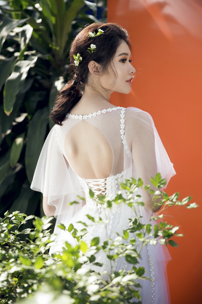 Á hậu Thùy Dung như nàng công chúa yêu kiều trong loạt váy trắng tinh - Ảnh 8.