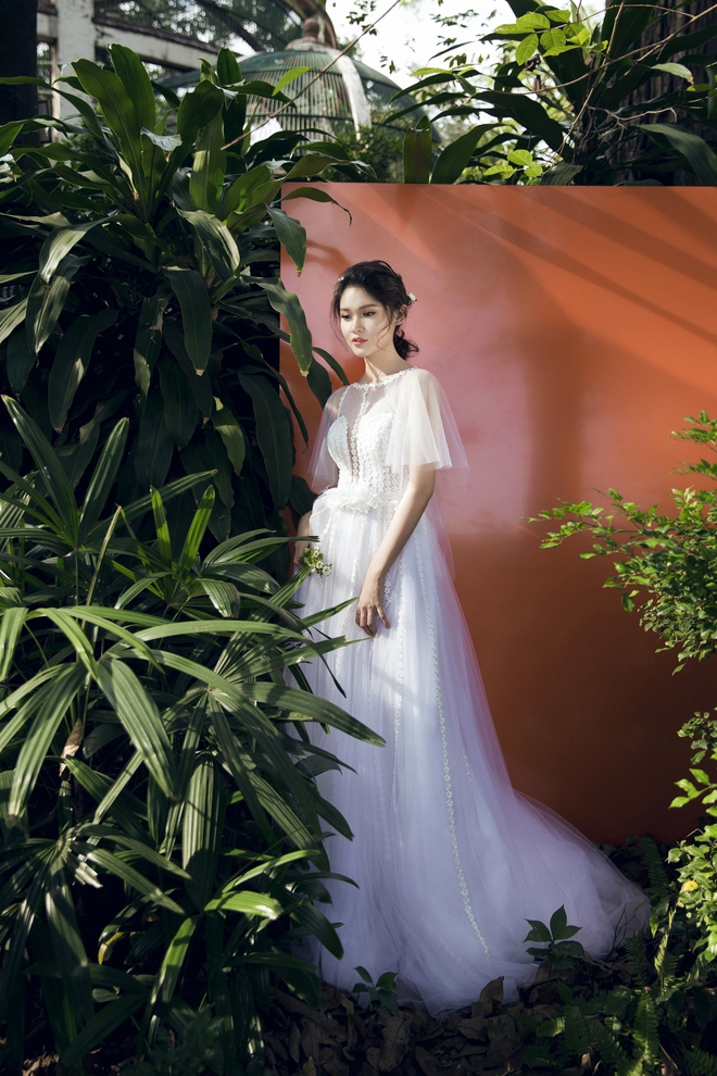 Á hậu Thùy Dung như nàng công chúa yêu kiều trong loạt váy trắng tinh - Ảnh 7.