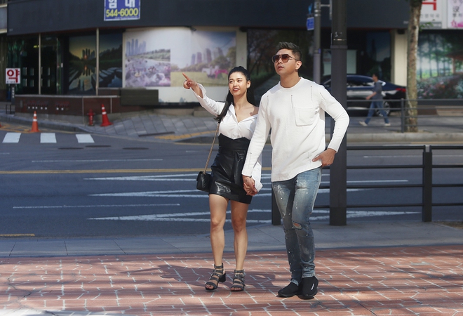 Tim – Trương Quỳnh Anh ôm hôn tình tứ trên đường phố Hàn Quốc - Ảnh 3.