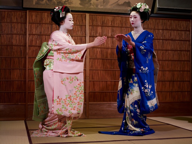 Cuộc đời ly kỳ của Geisha chín ngón nổi tiếng nhất Nhật Bản: Trẻ đa tình hàng nghìn người khao khát, cuối đời đi tu, chết trong đơn độc - Ảnh 2.