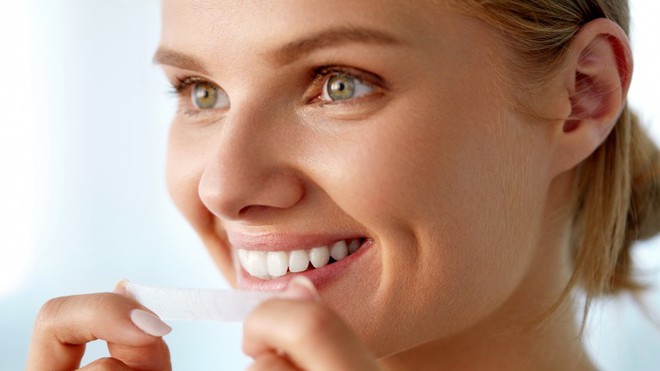 Để làm trắng răng, đây là 7 cách đơn giản mà con người hiện đại hay sử dụng nhất - Ảnh 4.