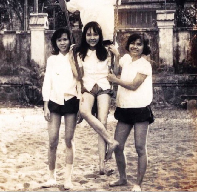 Nữ sinh Sài Gòn – Gia Long xưa đẹp mê hoặc lòng người với hình ảnh áo dài tím - Ảnh 9.