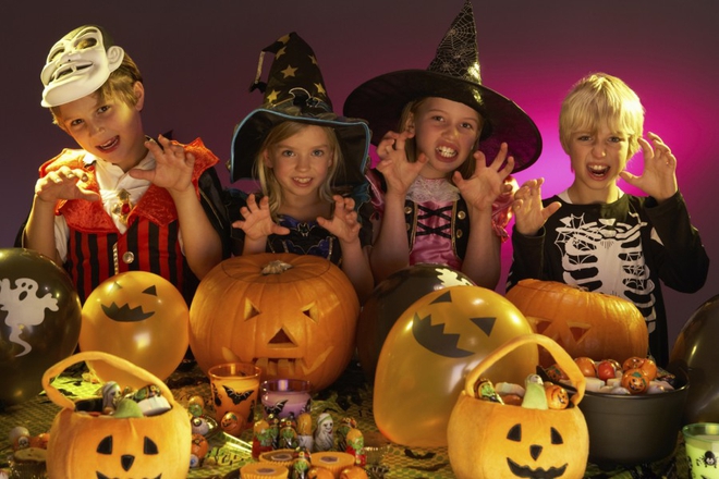 13 tr&ograve; chơi Halloween kỳ cục, h&agrave;i hước, ma mị d&agrave;nh cho cả gia đ&igrave;nh trong ng&agrave;y lễ hội ma quỷ 31/10 - Ảnh 9.