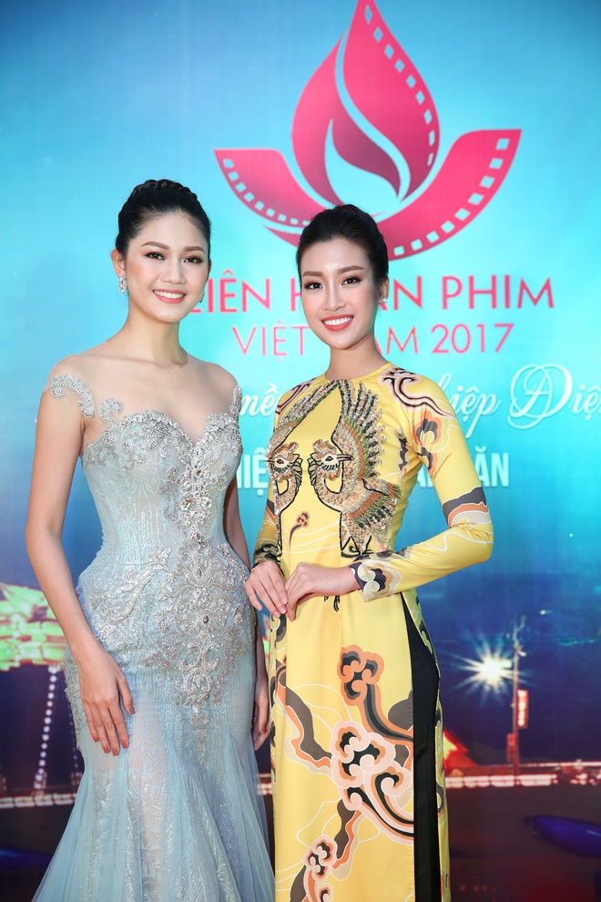 Hoa hậu Đỗ Mỹ Linh diện áo dài xinh đẹp lộng lẫy trên thảm đỏ Liên hoan phim Việt Nam - Ảnh 11.