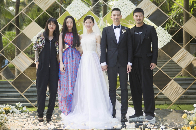 Triệu Vy bất ngờ xinh đẹp, hội ngộ Tô Hữu Bằng trong đám cưới học trò cưng - Ảnh 9.
