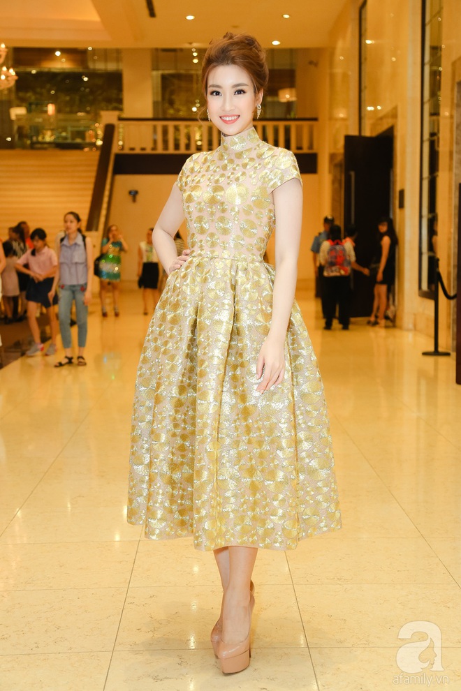 Hoa hậu Đỗ Mỹ Linh diện váy vàng lấp lánh nổi bật bên 2 nàng Á hậu - Ảnh 1.