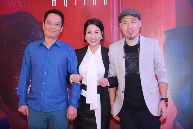 Diva Mỹ Linh bất ngờ kỉ niệm 20 năm ngày cưới bằng tour diễn xuyên Việt ở tuổi U50 - Ảnh 3.