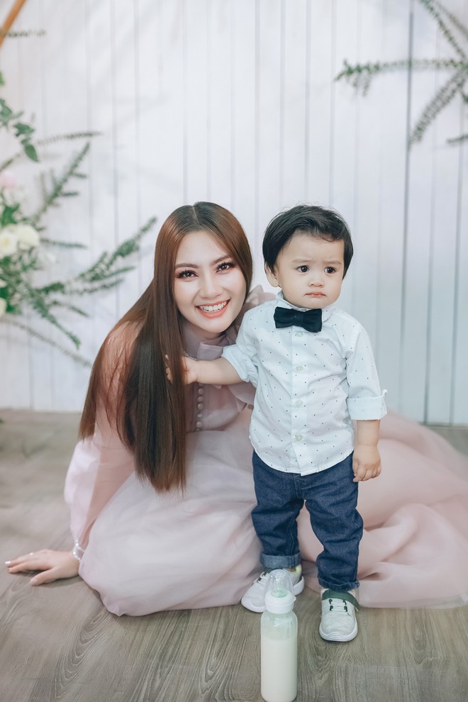 Nữ diễn vi&ecirc;n Kiều nữ v&agrave; đại gia khoe con trai gần 1 tuổi đẹp như con lai - Ảnh 5.