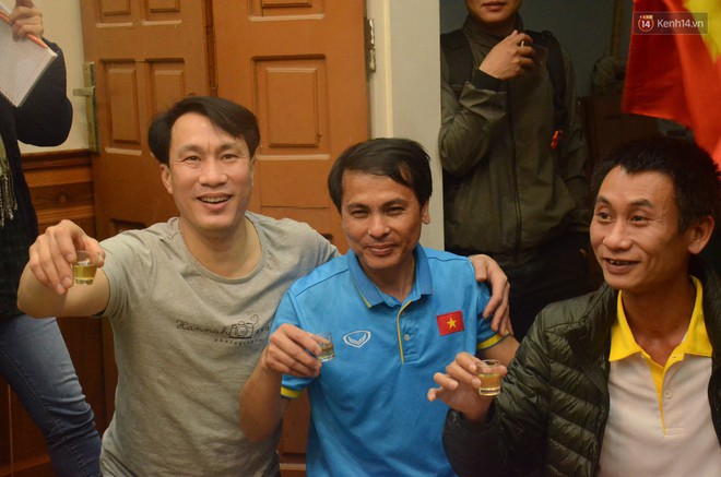 Người hùng trận bán kết Nguyễn Quang Hải - Từ đứa trẻ chơi bóng ở xóm đến cầu thủ hàng triệu người Việt Nam nhắc tên - Ảnh 2.