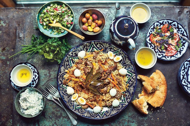 Độc đáo ẩm thực Plov ở Uzbekistan: món cơm ban đầu chỉ giới quý tộc mới được ăn - Ảnh 1.