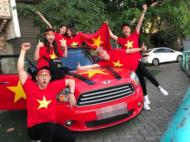 3 gia đình hot nhất MXH Việt đã hừng hực không khí cổ vũ U23 Việt Nam - Ảnh 2.