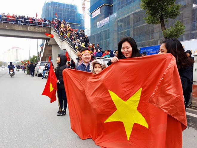 Đội tuyển U23 Việt Nam mất 6 tiếng đồng hồ để đi qua biển người hâm mộ dài 30km - Ảnh 42.