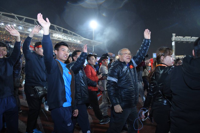 Đêm Gala vinh danh đội tuyển U23 Việt Nam kết thúc với Sáng mãi niềm tin - Ảnh 13.